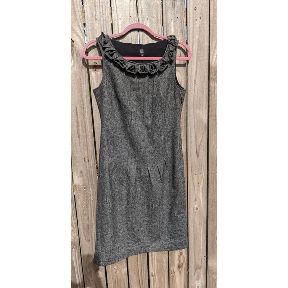 Saks Fifth Avenue Gray Wool Dress with Roses size 4 - Picture 3 of 16